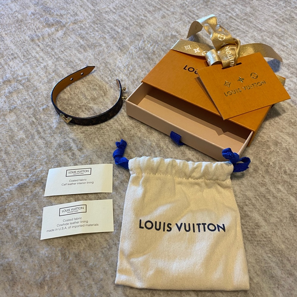 Essential V Bracelet - Louis Vuitton